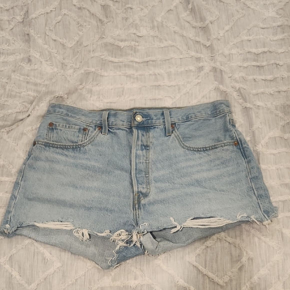 Levi's Blue Jean Shorts Distressed High-Waisted Size 32! - Picture 1 of 10